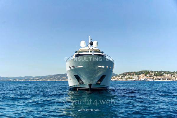 Benetti Delfino 93 usato