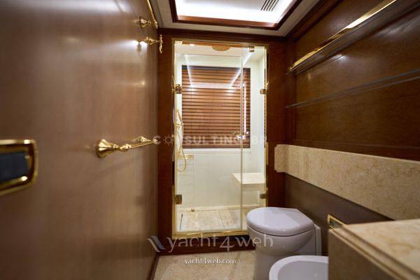 Benetti Delfino 93
