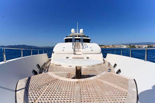 Benetti Delfino 93 fotografia