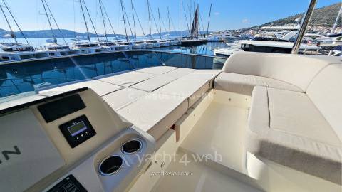 Absolute 60 fly bateau à moteur
