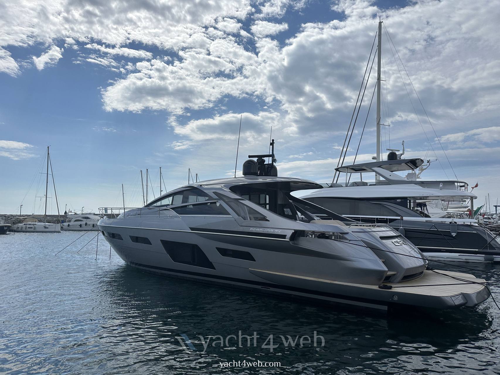 Pershing 7x Barca a motore usata in vendita
