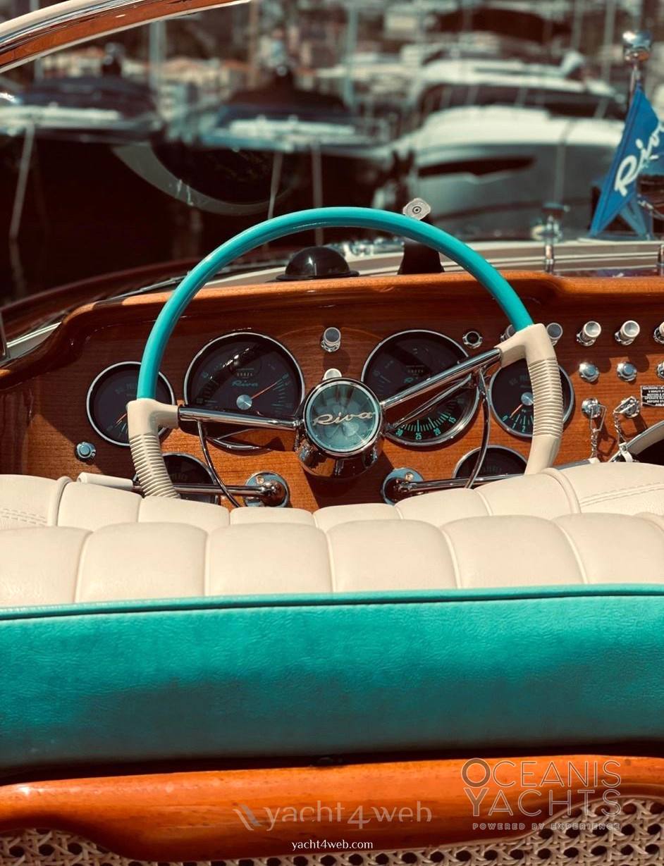 Riva Aquarama super barca a motore