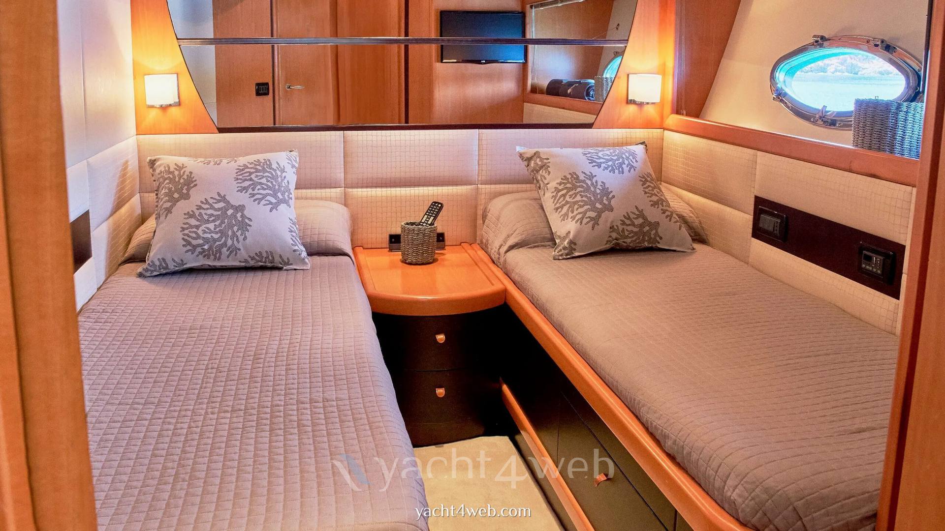 Pershing 76 используется