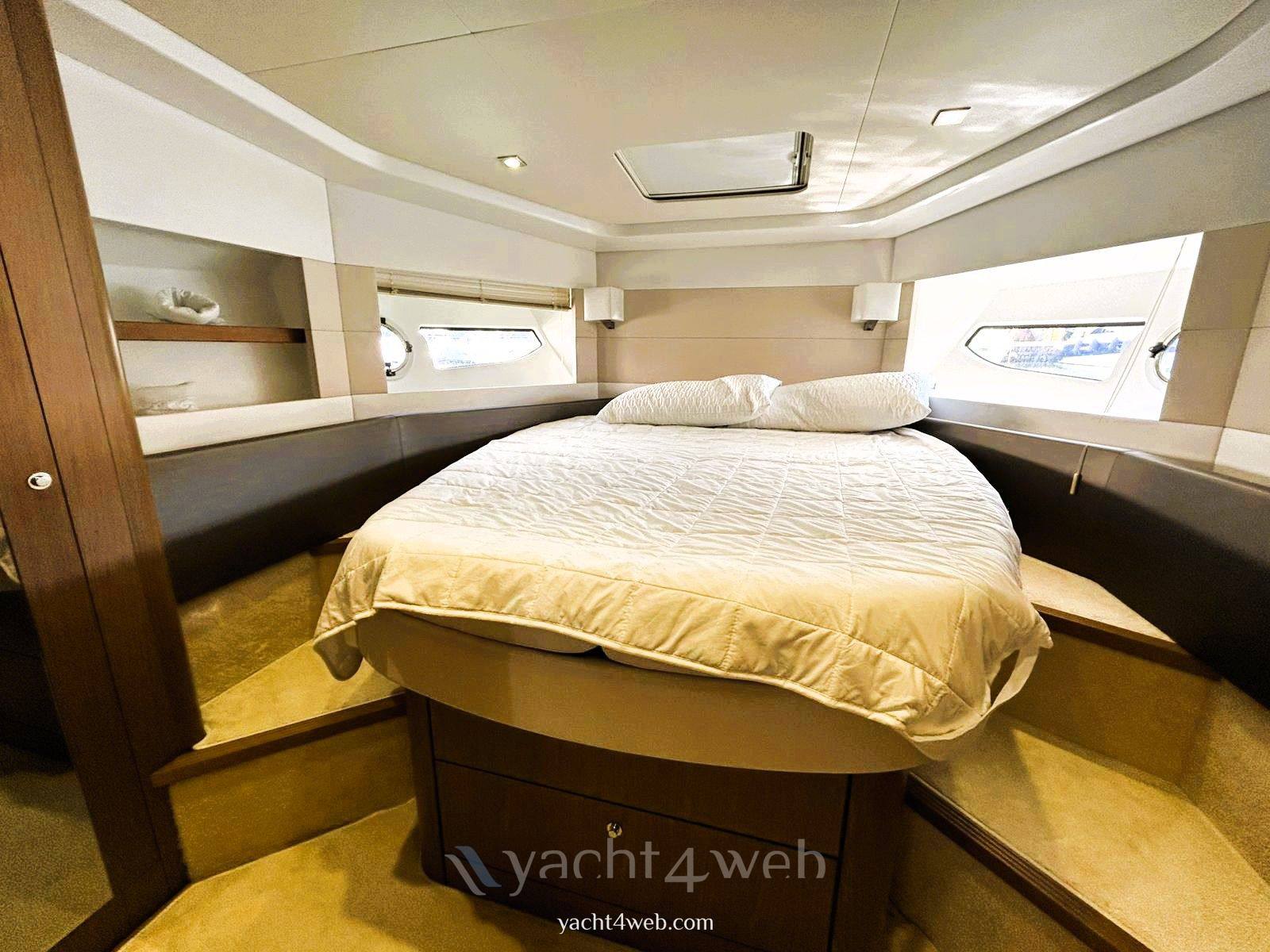 Beneteau Gt 49 fly Моторная яхта используется