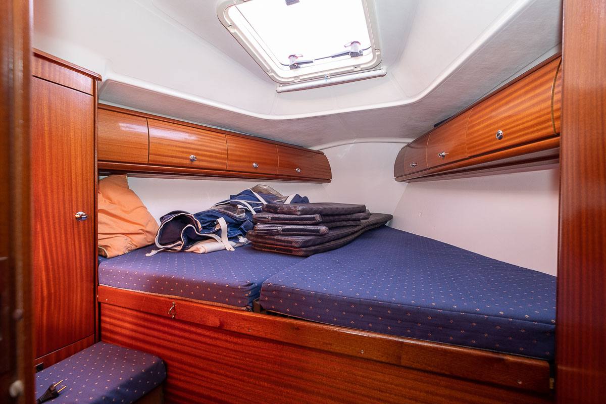 Bavaria 32 cruiser