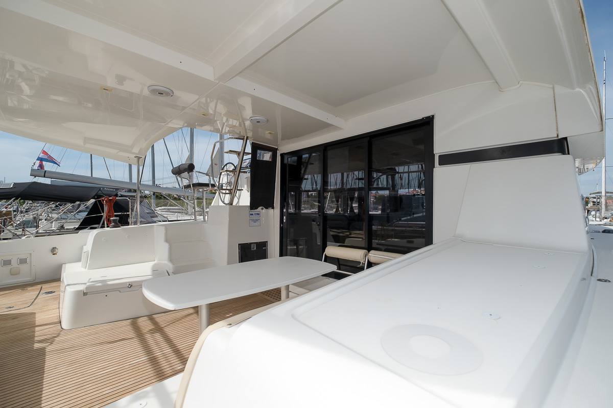Lagoon 42