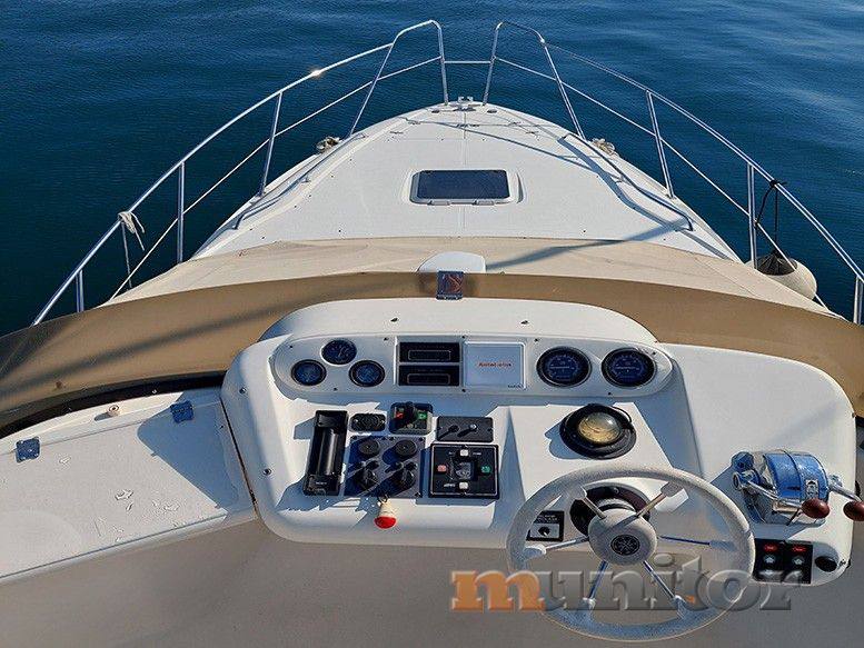 Sealine 330 fly