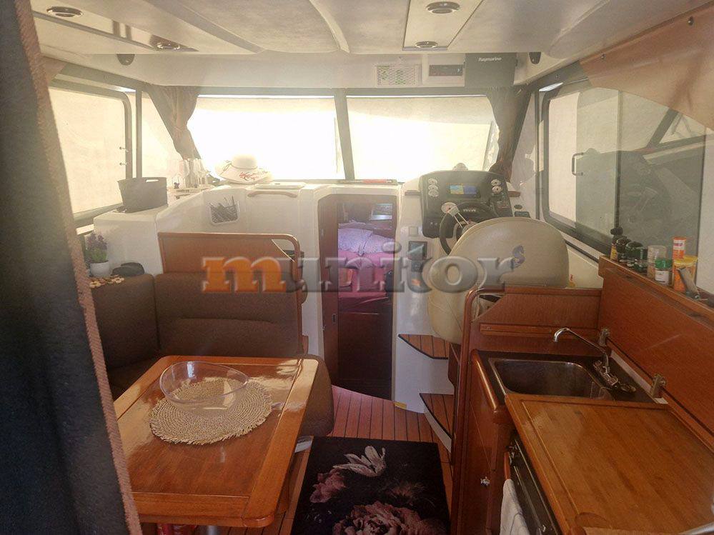 Beneteau 30 fly Barca a motore usata in vendita