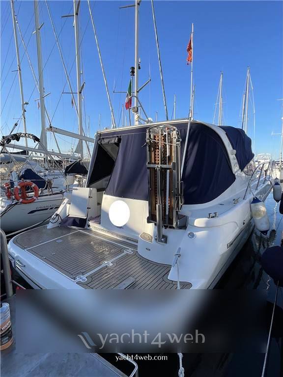 Innovazioni e progetti Mira 43 Моторная лодка используется для продажи