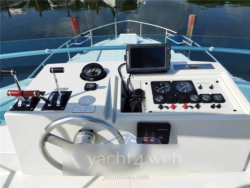 Ferretti news 36 fly motor boat