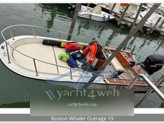 Boston whaler Outrage 19