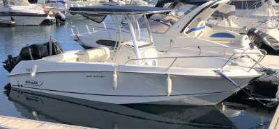 BOSTON WHALER BOSTON WHALER BOSTON 220 OUTRAGE