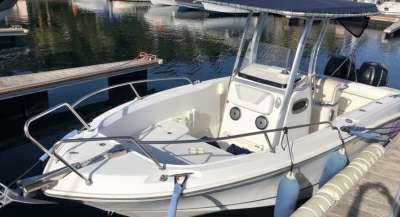 BOSTON WHALER BOSTON WHALER BOSTON 220 OUTRAGE