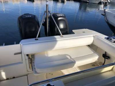 BOSTON WHALER BOSTON WHALER BOSTON 220 OUTRAGE