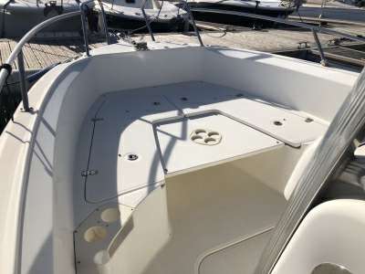 BOSTON WHALER BOSTON WHALER BOSTON 220 OUTRAGE