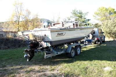 BOSTON WHALER BOSTON WHALER BOSTON 23 OUTRAGE