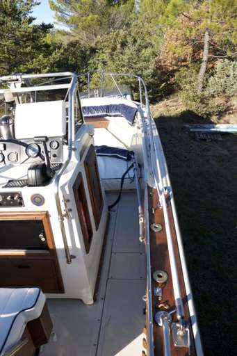 BOSTON WHALER BOSTON WHALER BOSTON 23 OUTRAGE