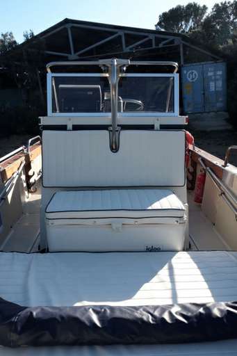 BOSTON WHALER BOSTON WHALER BOSTON 23 OUTRAGE