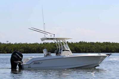 BOSTON WHALER BOSTON WHALER BOSTON 230 OUTRAGE