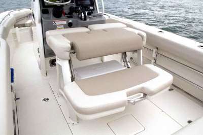 BOSTON WHALER BOSTON WHALER BOSTON 230 OUTRAGE