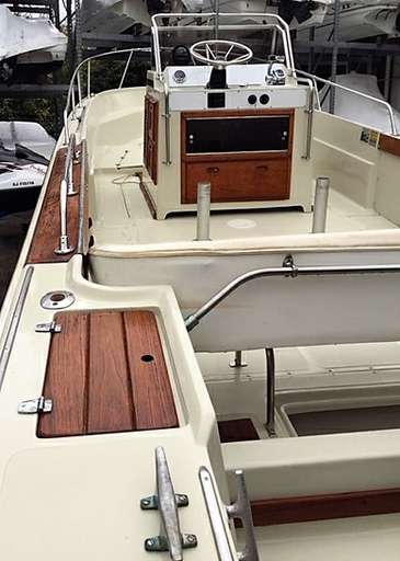 BOSTON WHALER BOSTON WHALER BOSTON 250 OUTRAGE