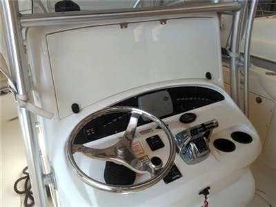 BOSTON WHALER BOSTON WHALER BOSTON 320 OUTRAGE