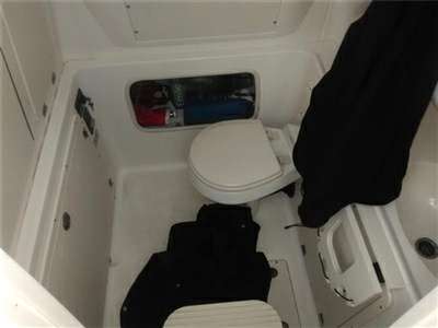 BOSTON WHALER BOSTON WHALER BOSTON 320 OUTRAGE