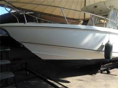 BOSTON WHALER BOSTON WHALER BOSTON 320 OUTRAGE