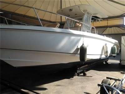 BOSTON WHALER BOSTON WHALER BOSTON 320 OUTRAGE