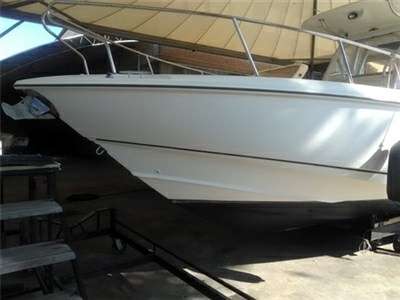 BOSTON WHALER BOSTON WHALER BOSTON 320 OUTRAGE