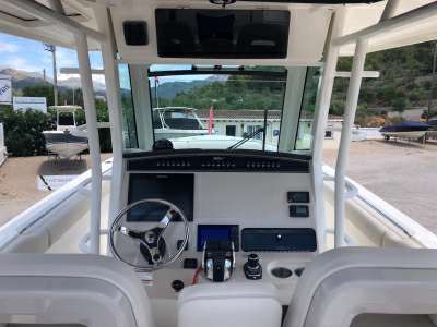 BOSTON WHALER BOSTON WHALER BOSTON 330 OUTRAGE