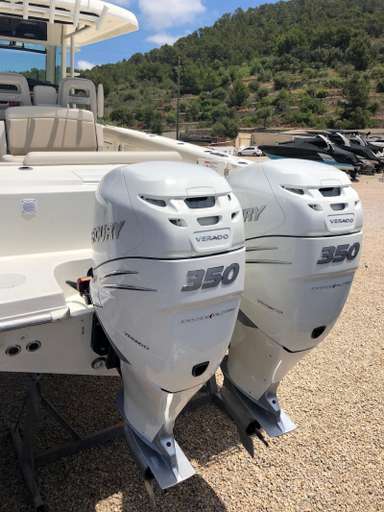 BOSTON WHALER BOSTON WHALER BOSTON 330 OUTRAGE