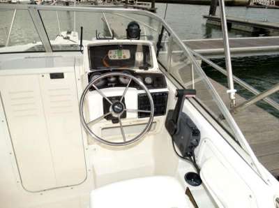 BOSTON WHALER BOSTON WHALER Boston 210 conquest