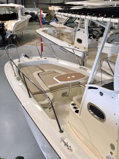 BOSTON WHALER BOSTON WHALER Boston 240 dauntless