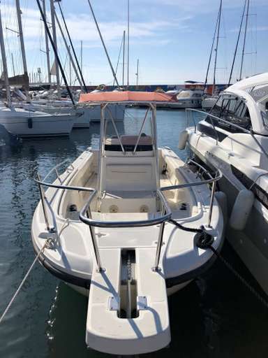 BOSTON WHALER BOSTON WHALER Boston 26 outrage