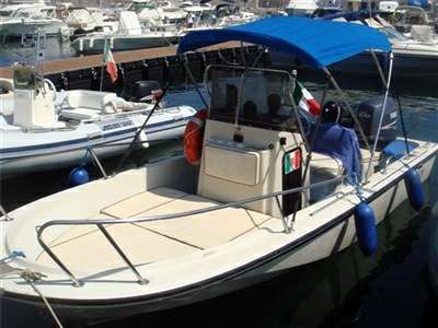 Boston whaler Boston whaler Boston 17 outrage