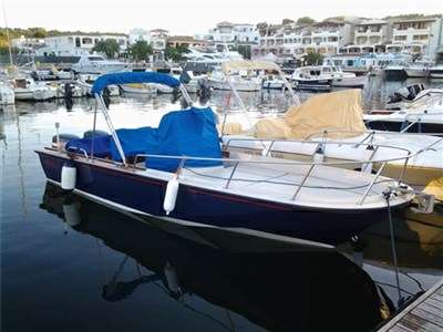 Boston whaler Boston whaler Boston 220 outrage