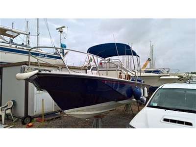 Boston whaler Boston whaler Boston 220 outrage