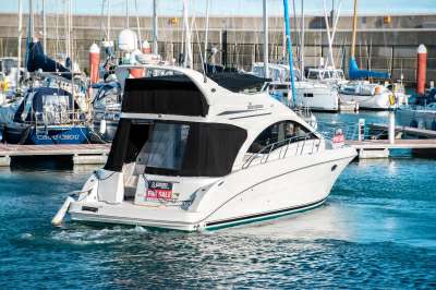 SEA RAY SEA RAY 375 sedan bridge