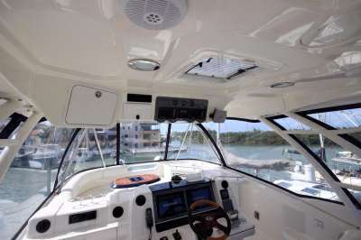 SEA RAY SEA RAY 550 sedan bridge