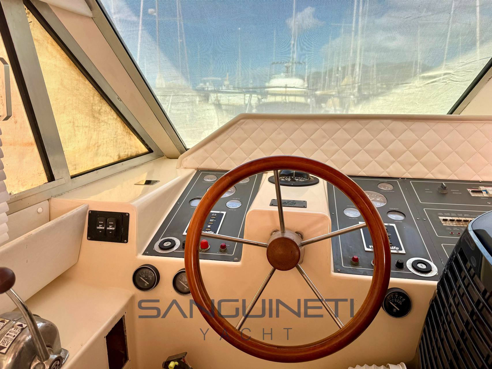 Azimut 37
