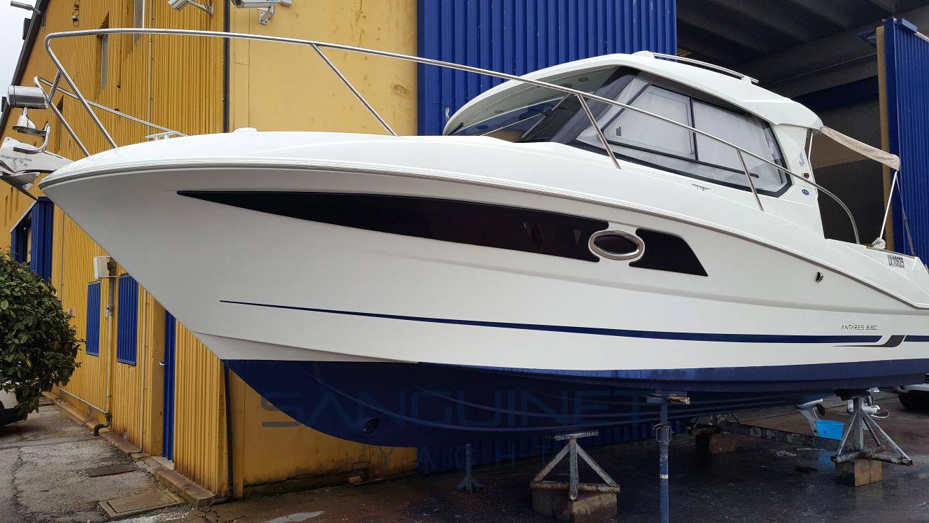 Beneteau Antares 880