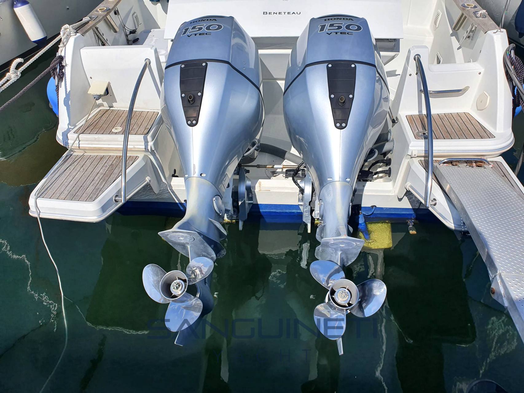 Beneteau Antares 880