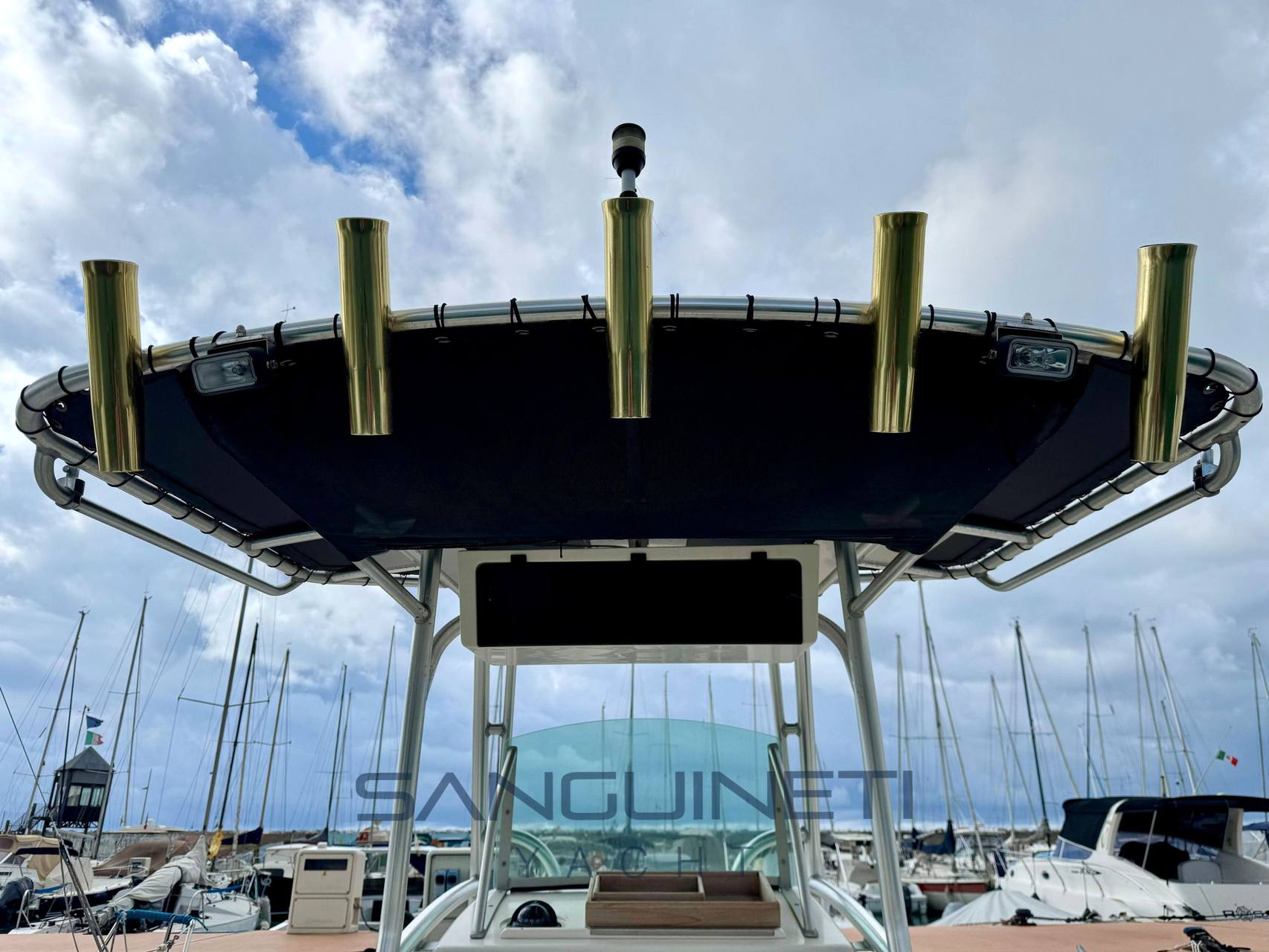 Mako 264 walk around