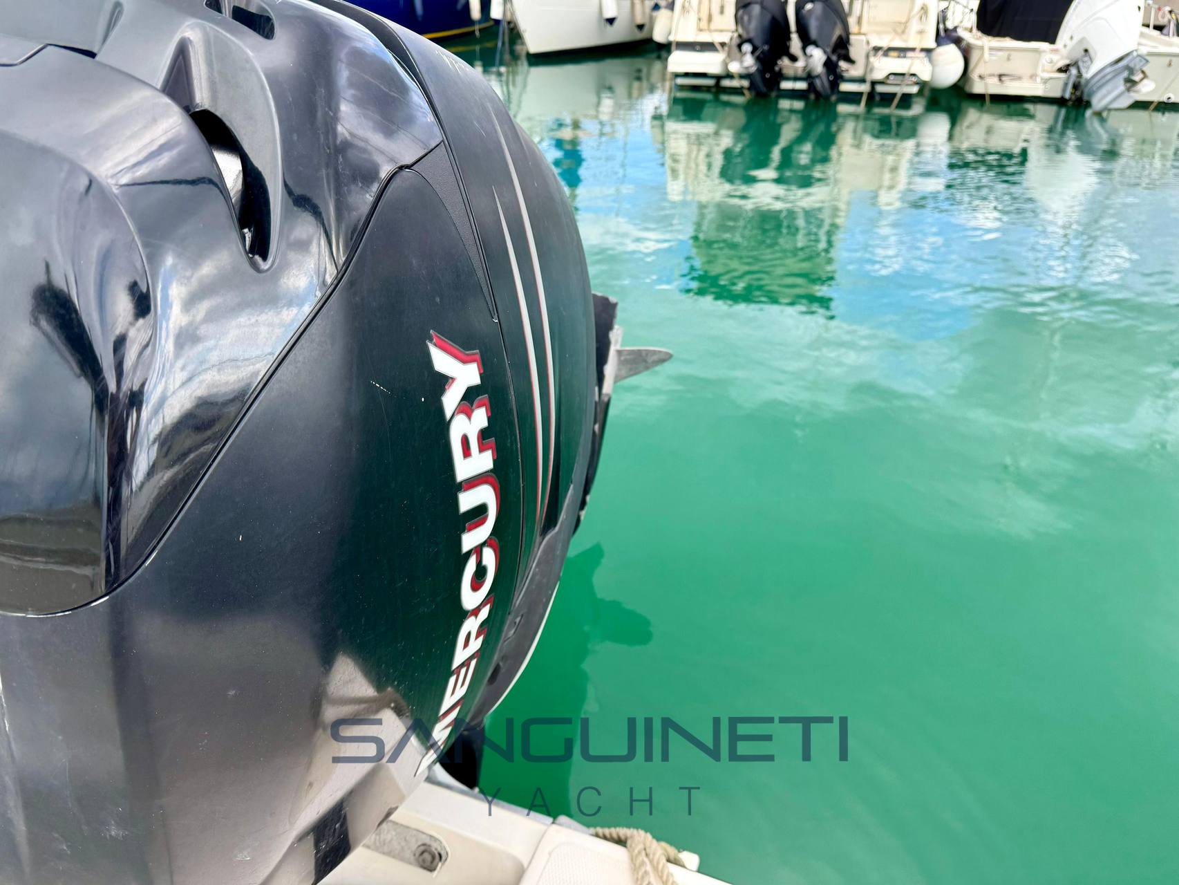 Mako 264 walk around
