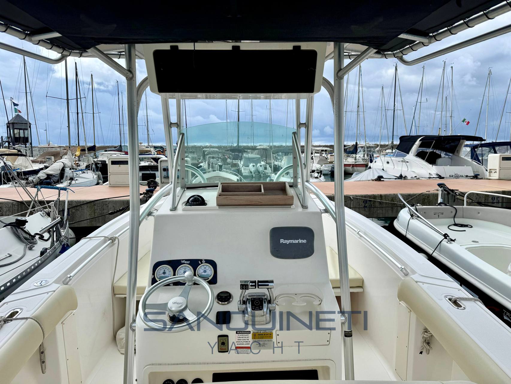 Mako 264 walk around