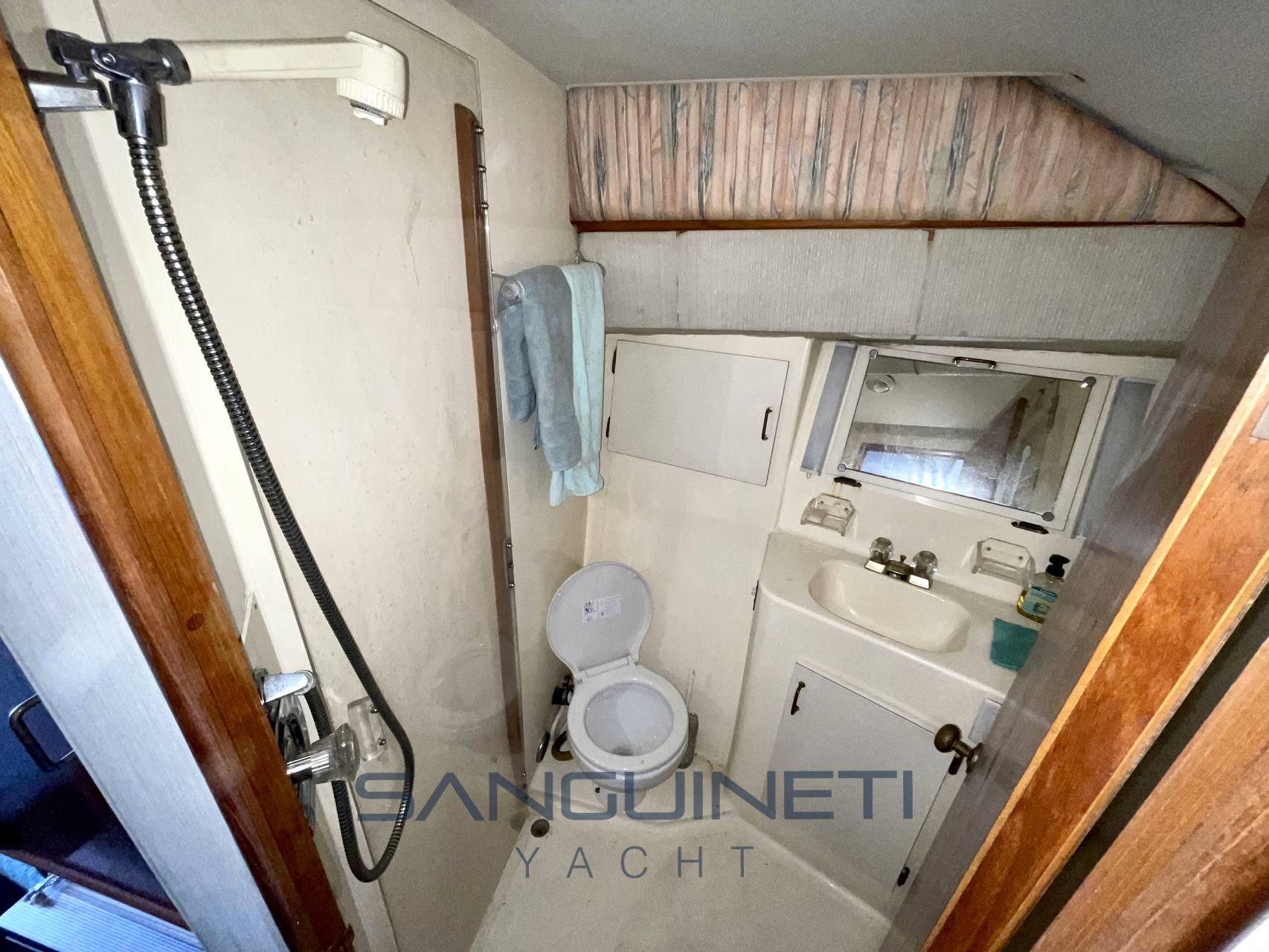 Ocean Yacht 32 super sport Servicio higiénico