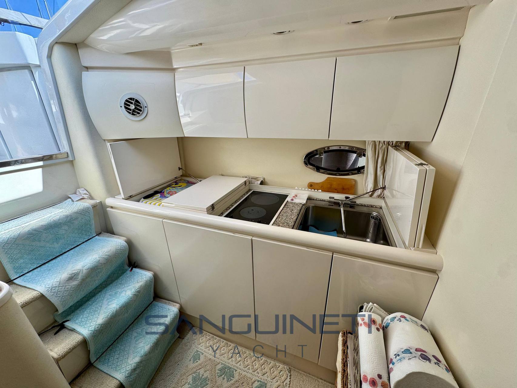 Pershing 38