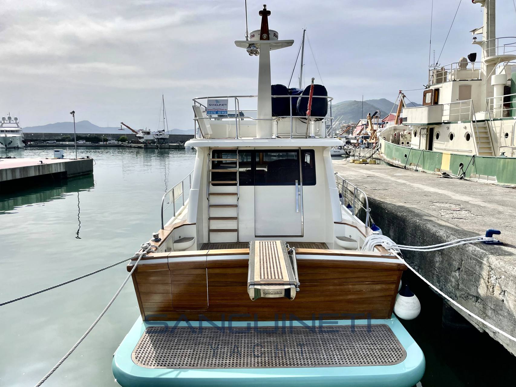 Capri 50 Моторная лодка используется для продажи