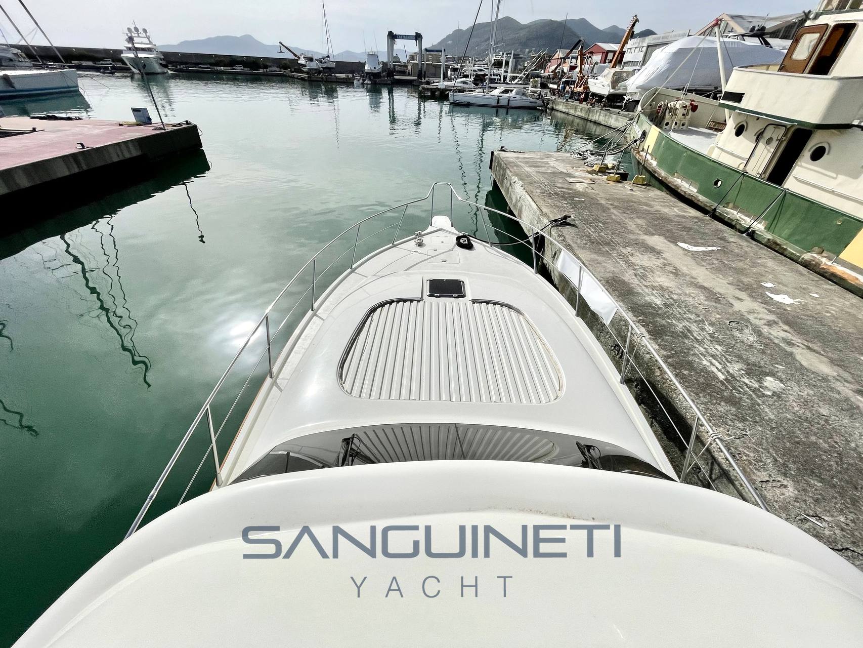 Capri 50 Моторная лодка используется для продажи